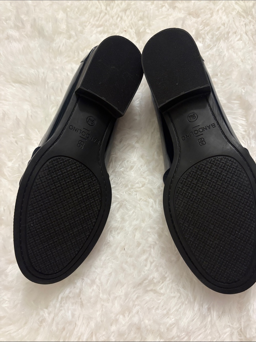Bandolino Navy Patent Bow Loafer. Never worn. - Picture 5 of 12